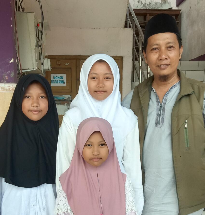 BKKBN Luncurkan Gerakan Ayah Mengambil Rapor Anak ke Sekolah